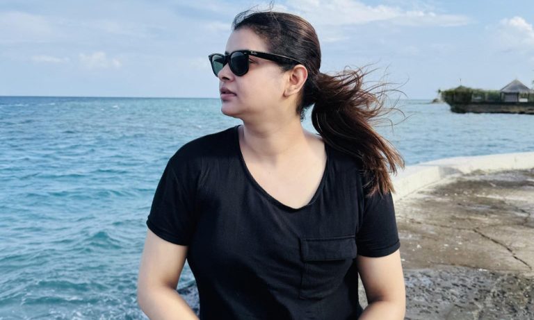 মালদ্বীপে হানিমুনে গেলেন শবনম ফারিয়া- জানালেন ডলফিন দেখার অভিজ্ঞতা