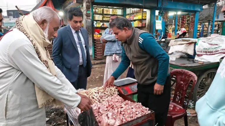 মৃত মুরগির মাংস বিক্রির দায়ে দুই ব্যবসায়ীকে জরিমানা